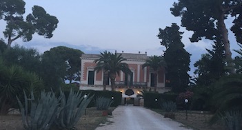 Villa Casa d Angelo, del fu Riccardo Porro fu Vito Nicola, con palmento, stabilimenti, frutteto e giardino segreto (1818); passata poi ai nipoti del Porro del ramo Ceci fu Diodato